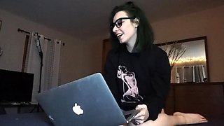 Amateur brunette double toying on webcam
