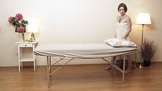 Watch bubbly girlie's trailer