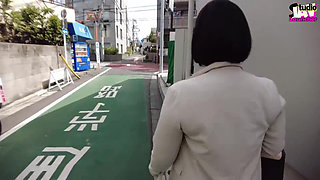 Public Ripple - a Sensitive Cutie Shows Her No-hands Trick on a City Acme Walk Chapter-1