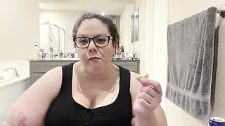 Plump Paradise: Snack N Chat