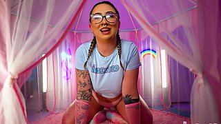 Nina Nova is an Inserted fan