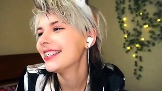 Blonde emo amateur solo masturbation