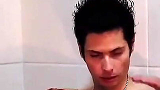 Tiffany Montavani in the Bathtub with a Young Man While Grandpa Was a Voeh