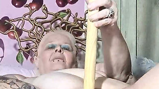 Medusa Horny and Fucks That Broom Stick