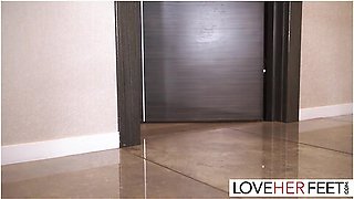 Joi Foot Tease With Candy Scott And Linda Lan