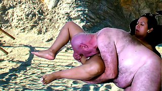 Deep hookup session with Garabas and Olpr in the island escape