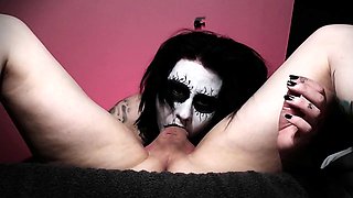 Ebony punk damsel Damagedcosplays gives a mind-blowing deepthroat that earns her two throat pies