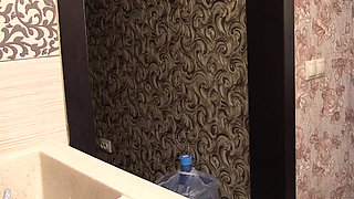 Big Mature Tits Behind the Scenes. a Chubby Housewife Washes Dishes.