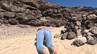 Casual Beach Pee - Jeans Wetting Outdoors