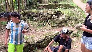 Mientras Mi Esposo Esta Herido Un Desconocido Me Seduce Y Me Folla Duro