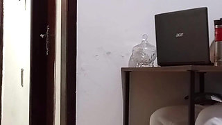 While the Husband Is at Work, the Wife Receives the Delivery Man.