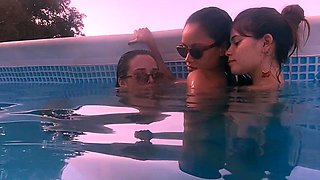 Blonde and brunette lesbian babes love