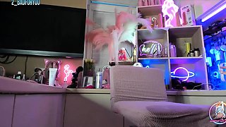 Amateur preggo hoe toys her pussy close up in fetish solo
