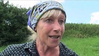 Teen hitchhiker grateful for old pig rescue in outdoor threesome with stepgranny