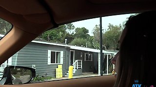 Sensi amateur teen babe posing outdoor