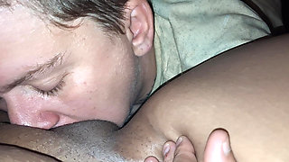 Eating my girl friend pussy til she nut in my mouth
