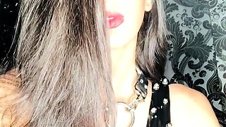 Amateur brunette double toying on webcam