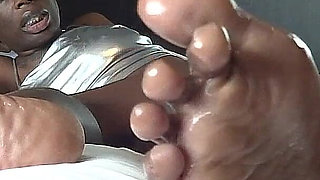 Cinnamon'z Oily Soles & Toes on Display & I Cum All Ova Them