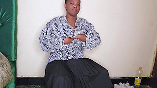 ETHIOPIAN BEAUTY CHOIR MEMBER SPREADS HER HOLES SHE HAS PRETTY PUSSY