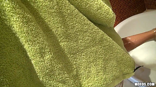 Latina Sex Tapes - Petite Dayana Covers Her Flawless Body in Bubbles & Treats Juan to Hardcore Sex