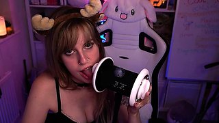 Very hot amateur thai teen girl toying her pussy on cam