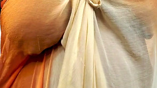 Rusa bhabi showing wet boobs in video call