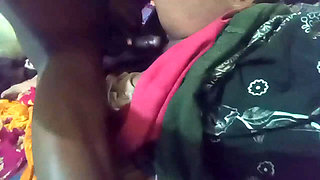 Desi OLD Padosi Friend Ki Aunty Ko Usi Ke Room Per Jakar Romantic Mood Mein Chudai Kiya