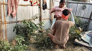 Desi wife outdoor pussy licking makes her wet and cum