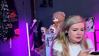 Vulva rubbing close up with blonde handling monster dildo