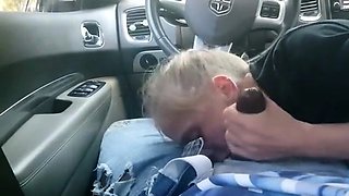 AMATEUR BLONDE SUCKING A BIG BLACK COCK IN A CAR