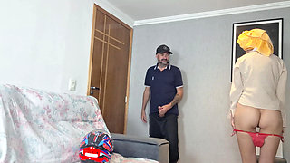 Married Woman Receives Ifood Delivery Man Without Panties!