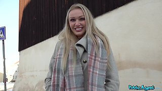 Amber Jayne's Wild Passion in Public Naughty Ride