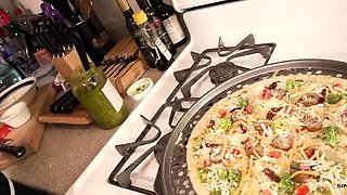 Sinn Sage - Office Pizza Party Giantess