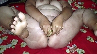 Desi Indian Bhabhi fingering her tight pussy