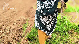 Desi Hot Bhabhi Outdoor Gand chudai Sex Video with Hindi Audio XXX Video