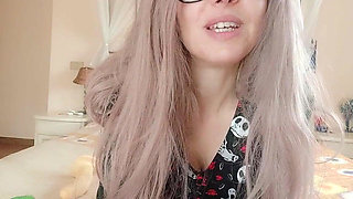 Strong Vulgar Accent! Beautiful Italian Whore Offends Your M. Between Burp and Farts