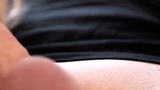 Deutscher Teenie-Babe bekommt Deepthroat-BJ mit Abspritzen
