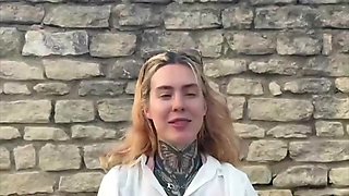 Emma, 21, is getting into pure exhibitionism! - Jacquie et Michel TV