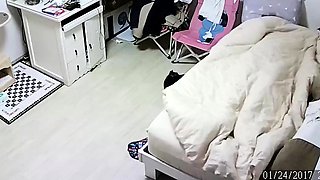 Cute amateur teen babe toying her tight ass in bed on cam