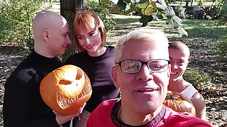 Blowjobs galore in this wild threesome