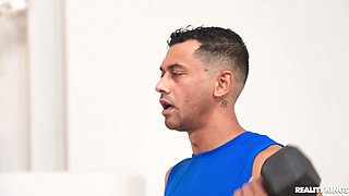 Hot MILF Romi Rain mind-blowing xxx scene