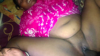 My pados ki bhabhi ko bed per leta kar chudai ki hardcore fouking sex