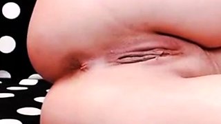 Turkish Girl Masturbates Outdoors on Webcam