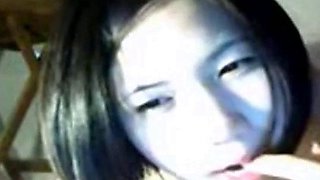 Thai Girl Masturbates on Webcam