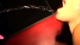 Reife Deutsche Frau hat Gangbang im Kino