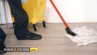 Brazzers - Savannah Bond gets her arms to work on the maintenance guy's Big Cock at the office