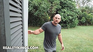 Reality kings - lonely blonda luna luxe gets all the dicks she wants when she calls jmac to visit her
