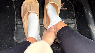 Flexible foot fetish masturbating with feet and hands