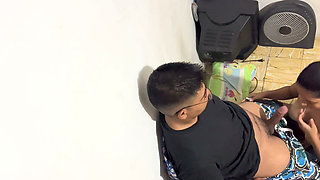 Recording! He Performs Oral Sex on His Stepson Until He Squeezes Everything