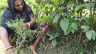 Indian Bhabhi Jungle Saaf Karte Hue Chudai Ki